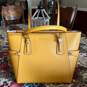 Michael kors tote
